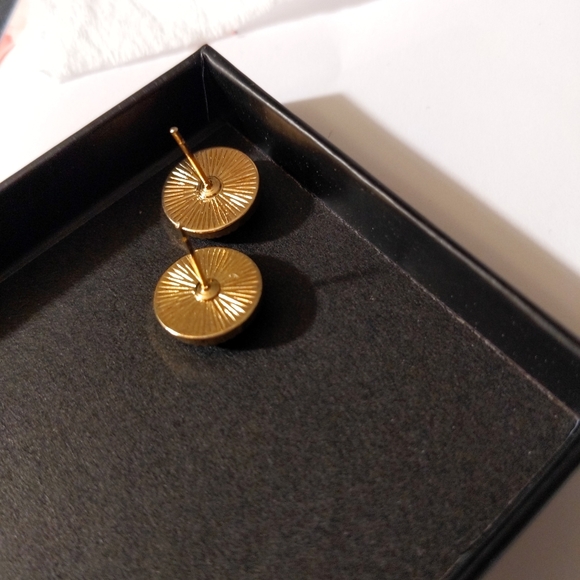 Sparkling Elegant Blue Crystal Gem Studs in Handmade Jewelry Box - Picture 8 of 8